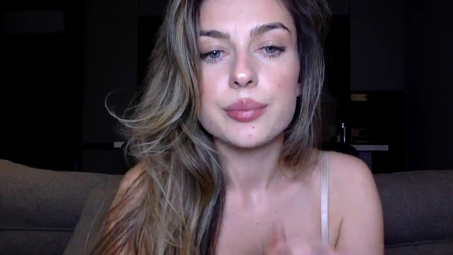 Gallery image thumbnail from SindiMoon's myfreecams stream on, 09/23/2024, 20:50 image 6 of 20