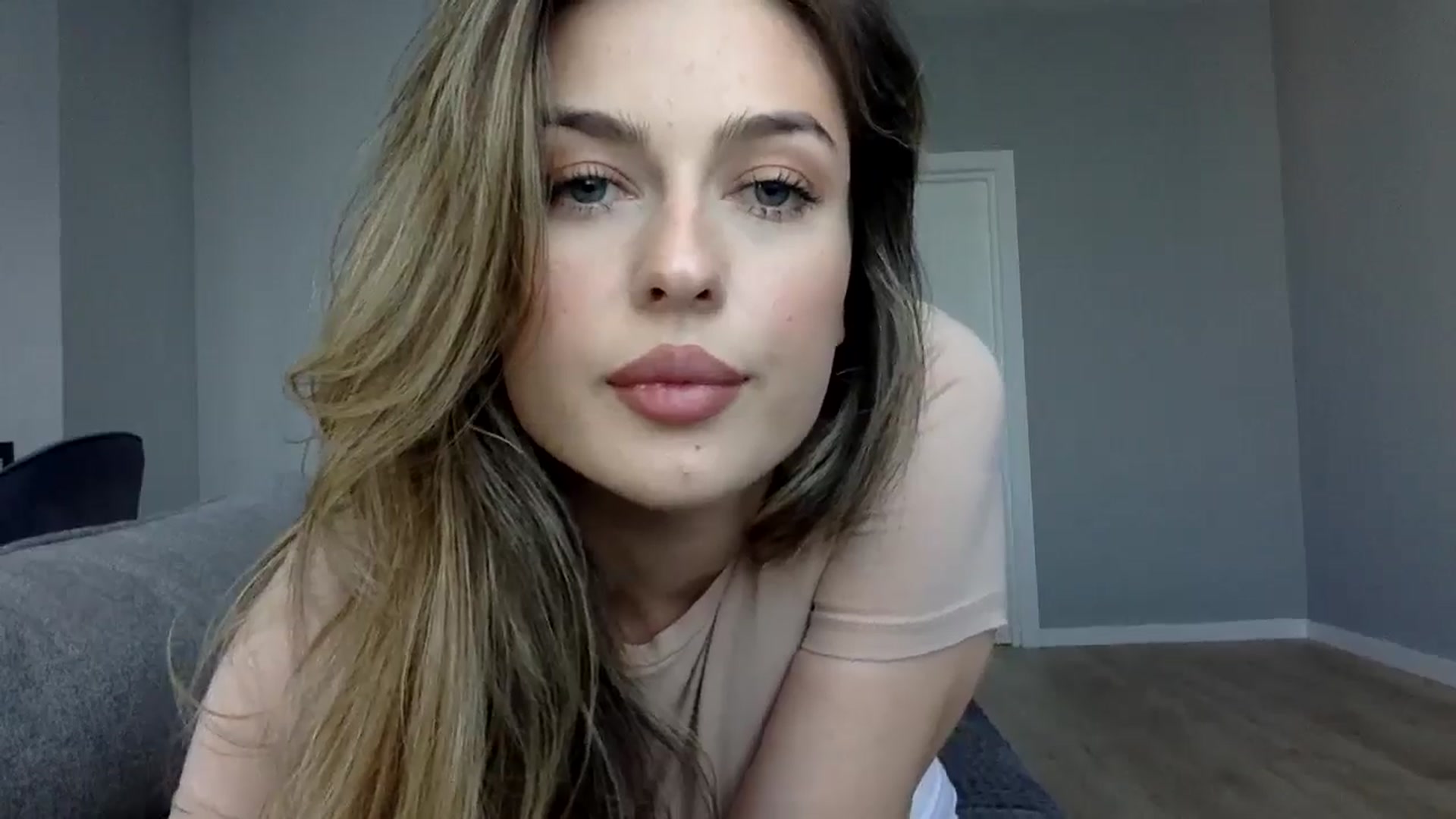 Gallery image thumbnail from SindiMoon's myfreecams stream on, 09/24/2024, 11:35 image 15 of 20