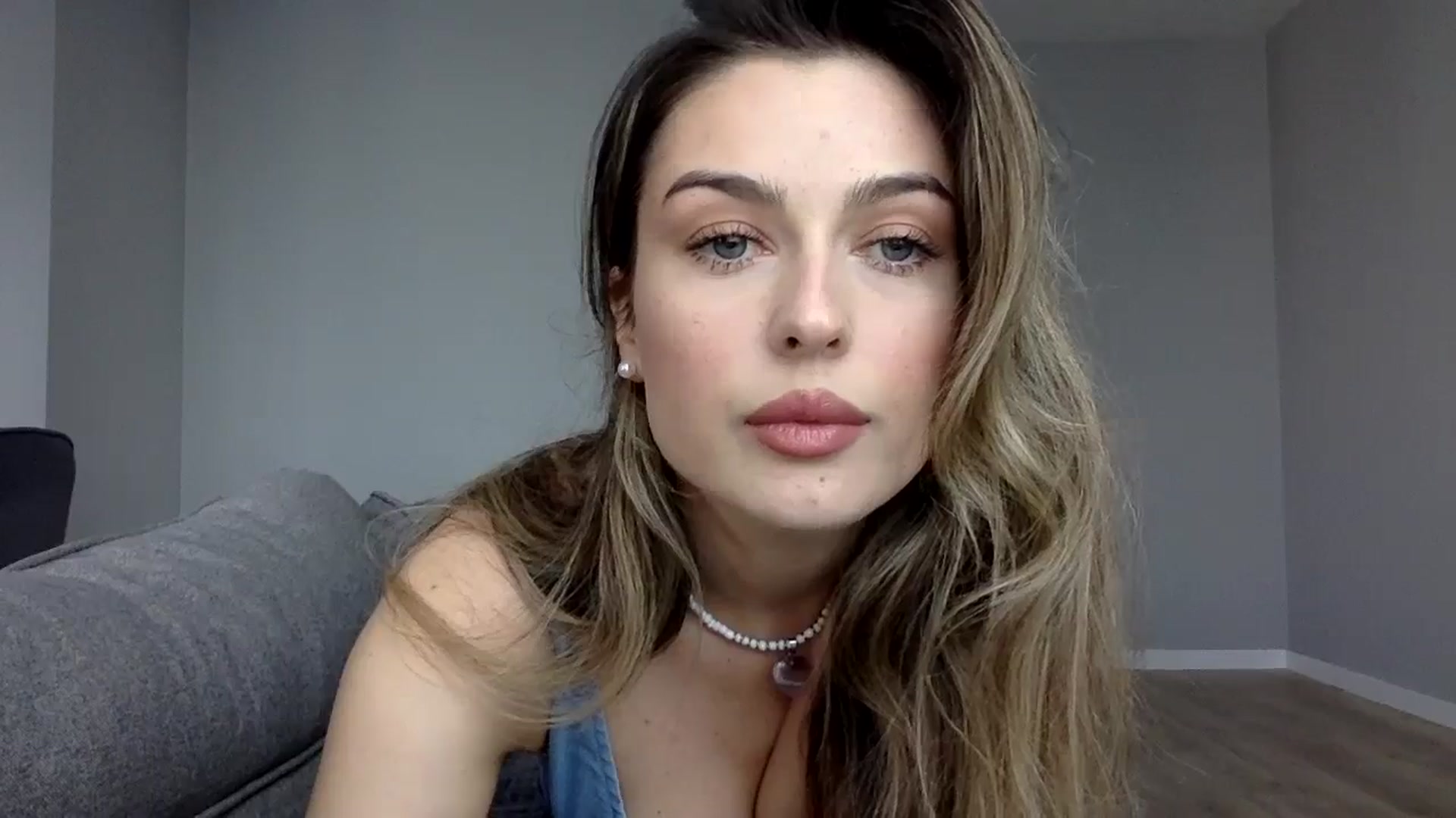 Gallery image thumbnail from SindiMoon's myfreecams stream on, 09/26/2024, 11:46 image 11 of 20