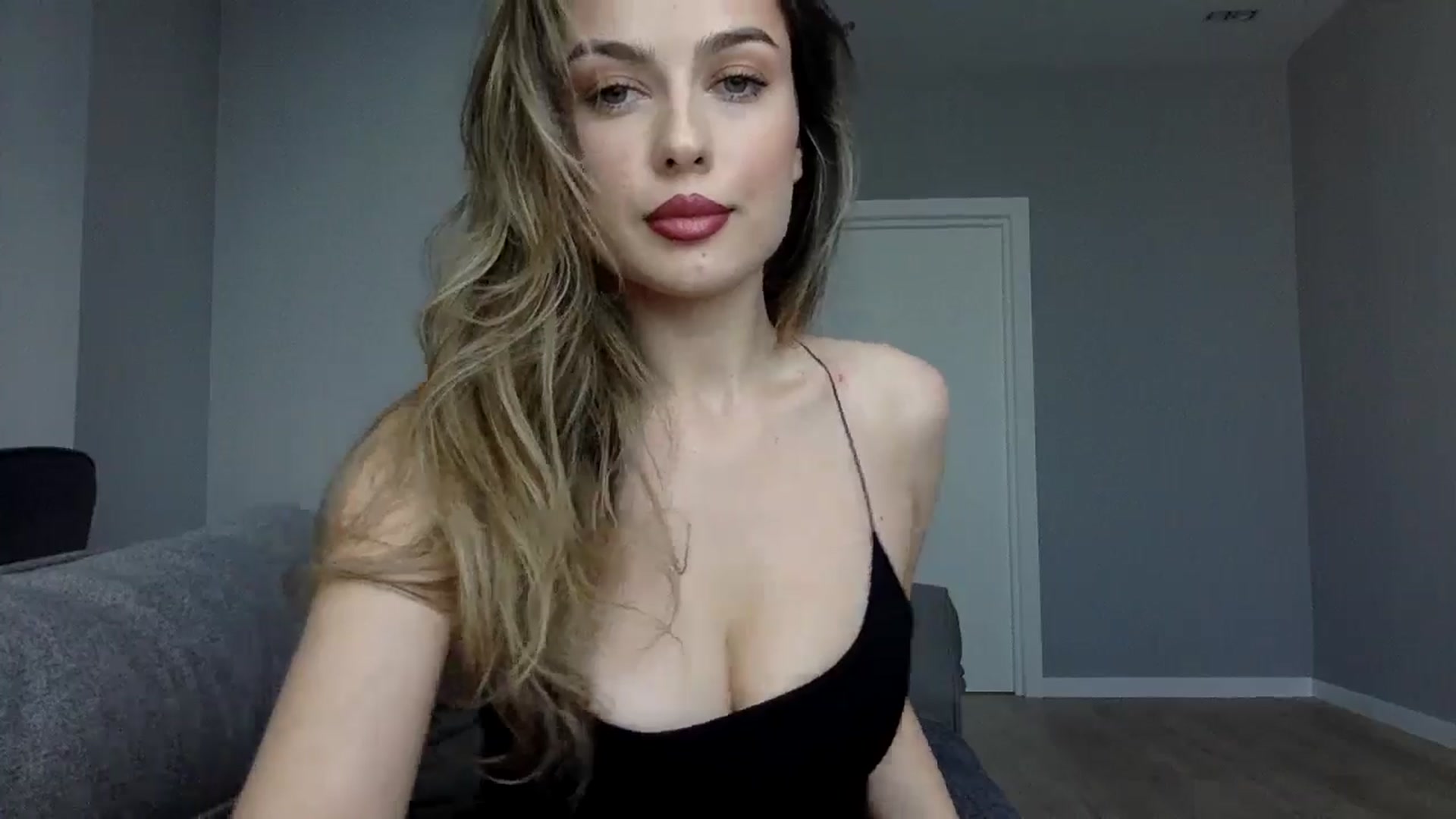 Gallery image thumbnail from SindiMoon's myfreecams stream on, 09/27/2024, 11:52 image 9 of 20