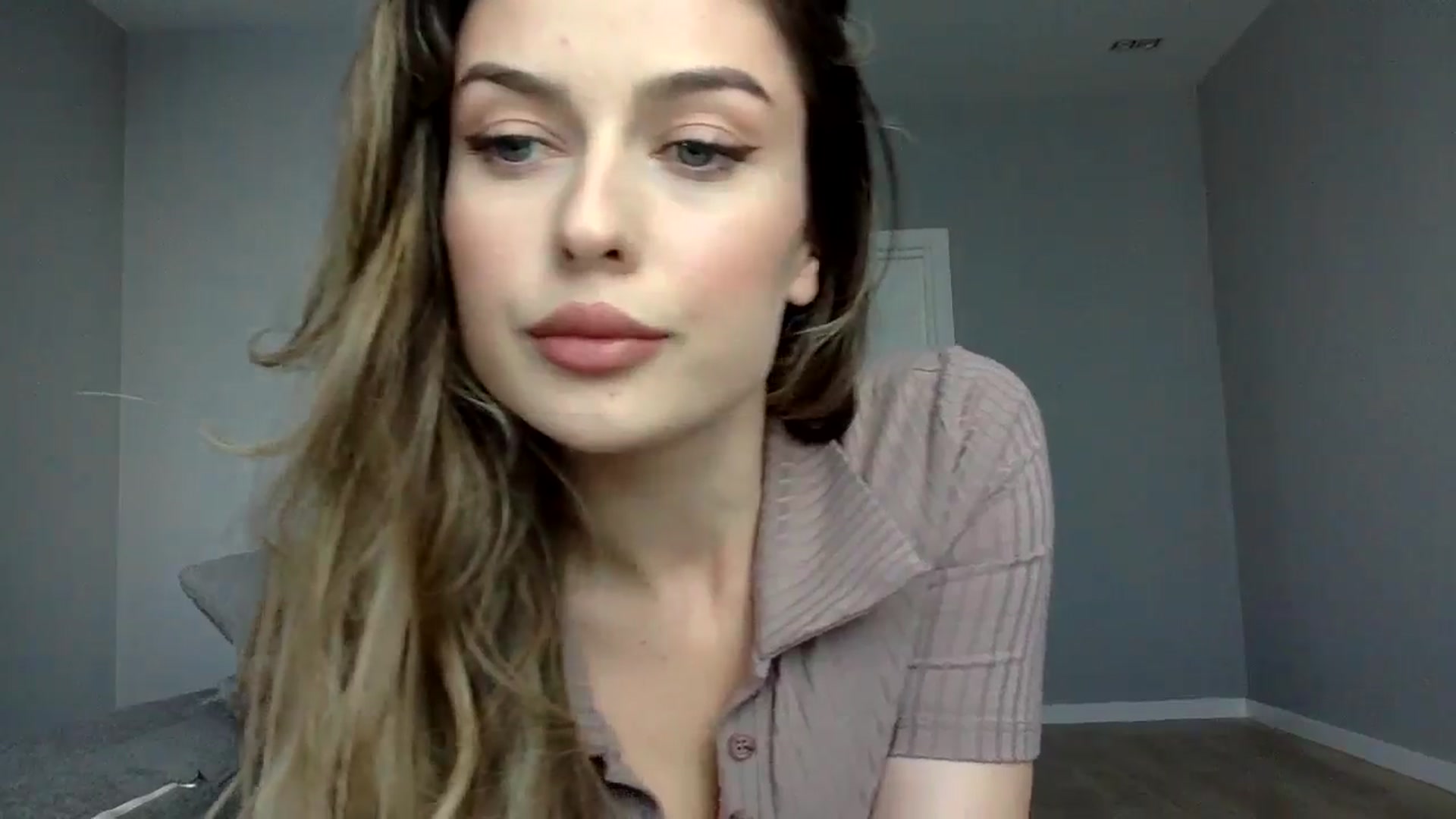 Gallery image thumbnail from SindiMoon's myfreecams stream on, 10/09/2024, 12:22 image 18 of 20