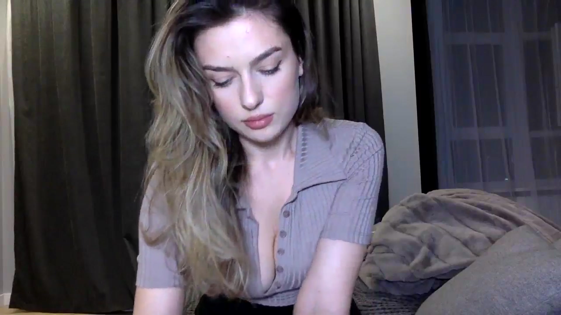 Gallery image thumbnail from SindiMoon's myfreecams stream on, 10/09/2024, 19:29 image 18 of 20