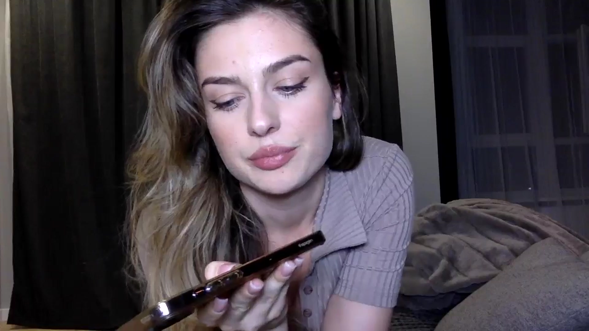 Gallery image thumbnail from SindiMoon's myfreecams stream on, 10/09/2024, 19:29 image 13 of 20