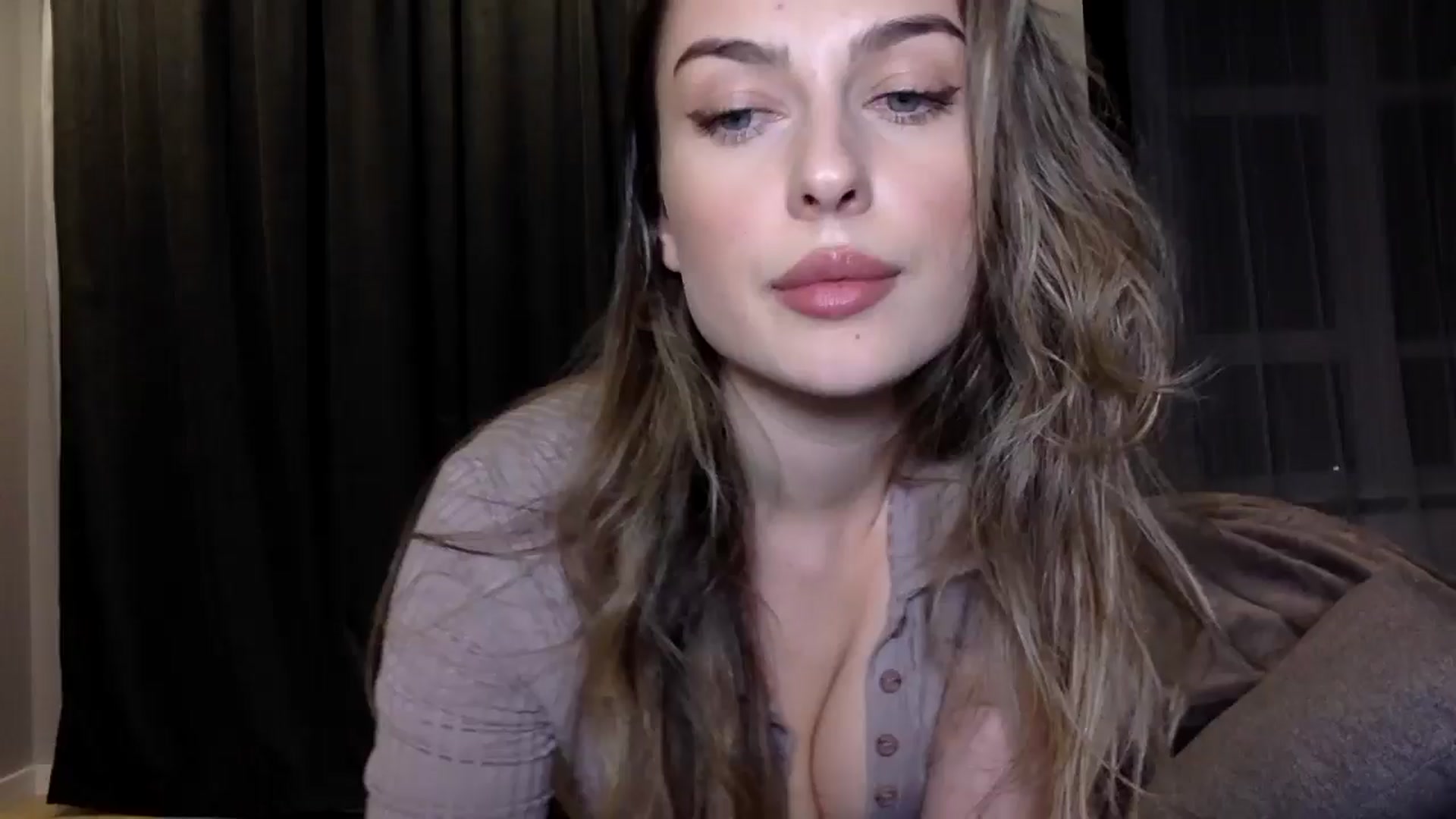 Gallery image thumbnail from SindiMoon's myfreecams stream on, 10/09/2024, 19:29 image 5 of 20
