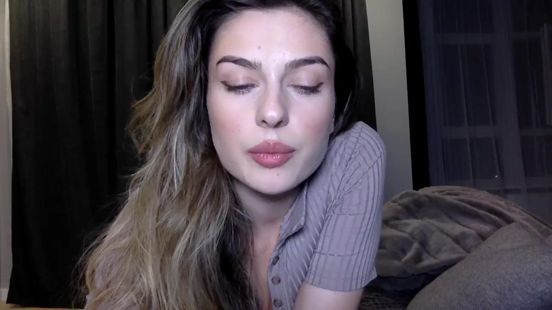 Gallery image thumbnail from SindiMoon's myfreecams stream on, 10/09/2024, 19:29 image 14 of 20