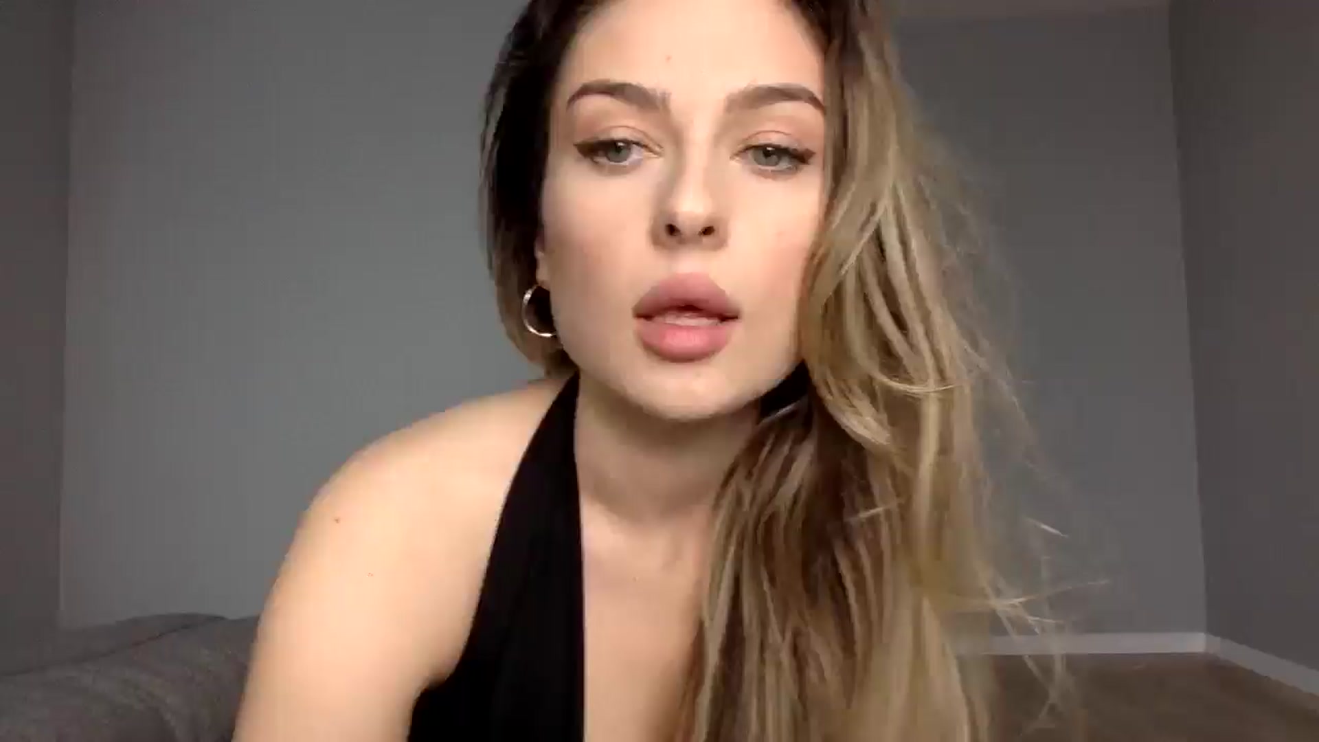 Gallery image thumbnail from SindiMoon's myfreecams stream on, 10/17/2024, 11:23 image 16 of 20