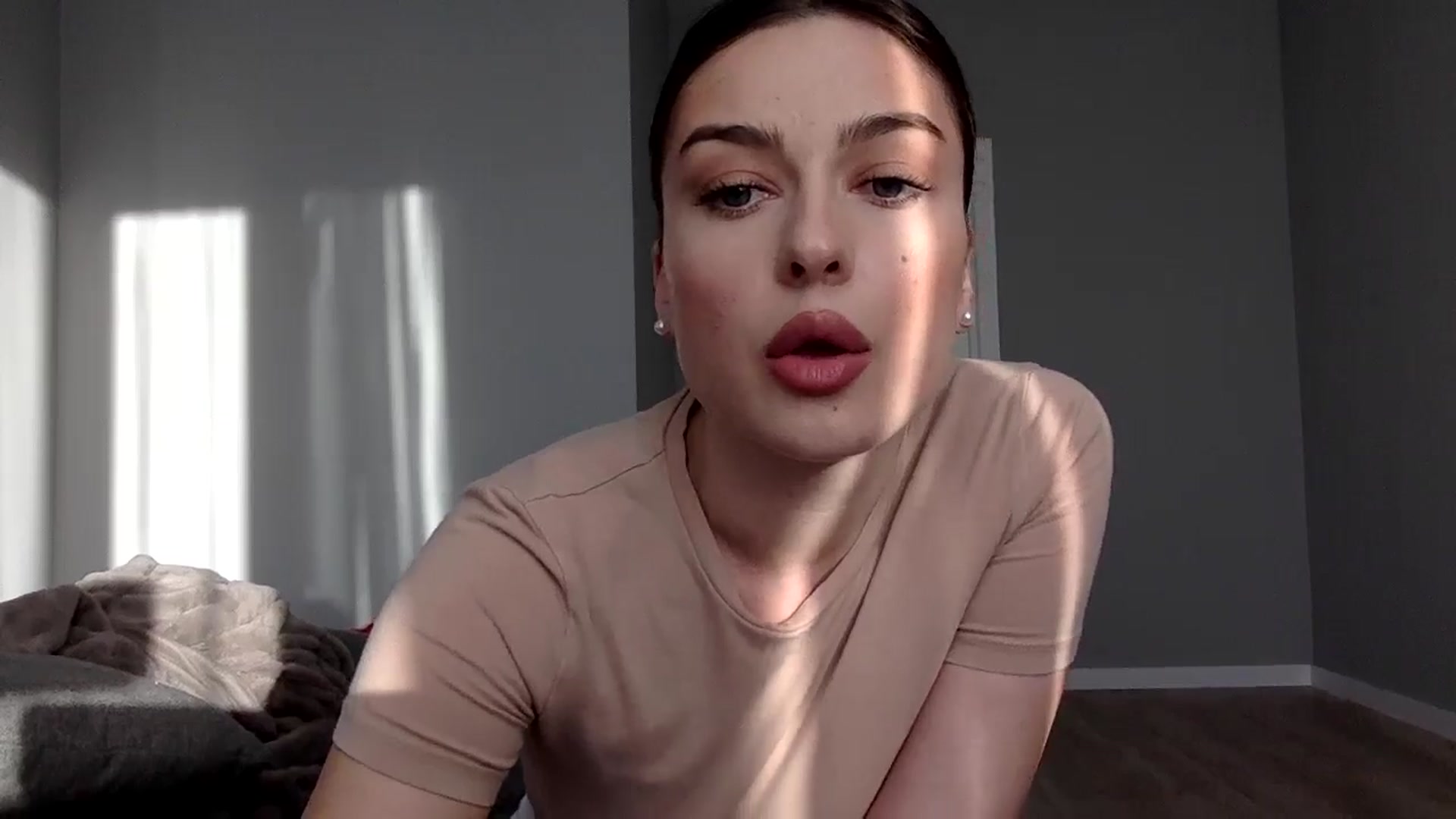 Gallery image thumbnail from SindiMoon's myfreecams stream on, 10/21/2024, 14:01 image 17 of 20