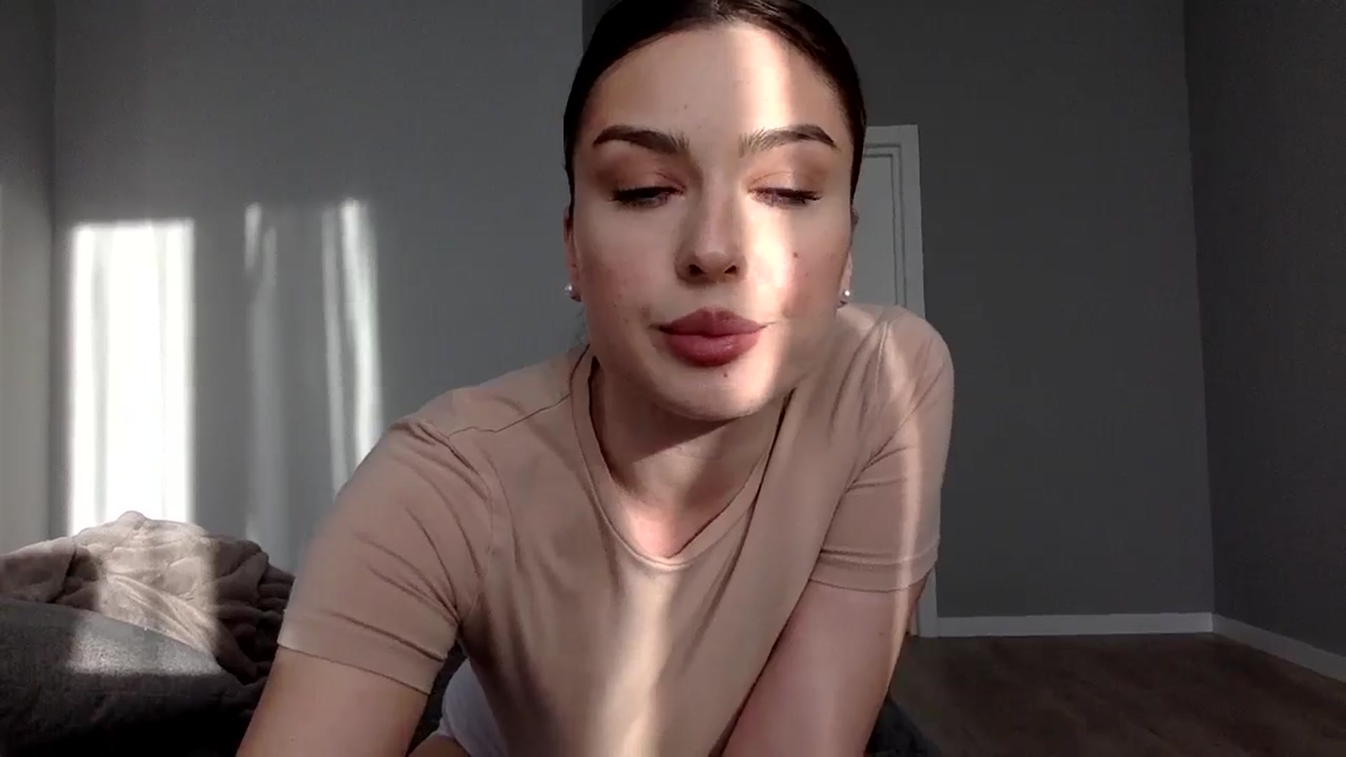 Gallery image thumbnail from SindiMoon's myfreecams stream on, 10/21/2024, 14:01 image 7 of 20
