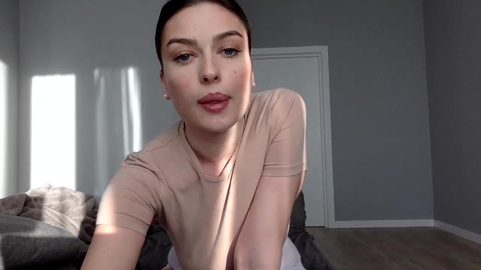 Gallery image thumbnail from SindiMoon's myfreecams stream on, 10/21/2024, 14:01 image 12 of 20