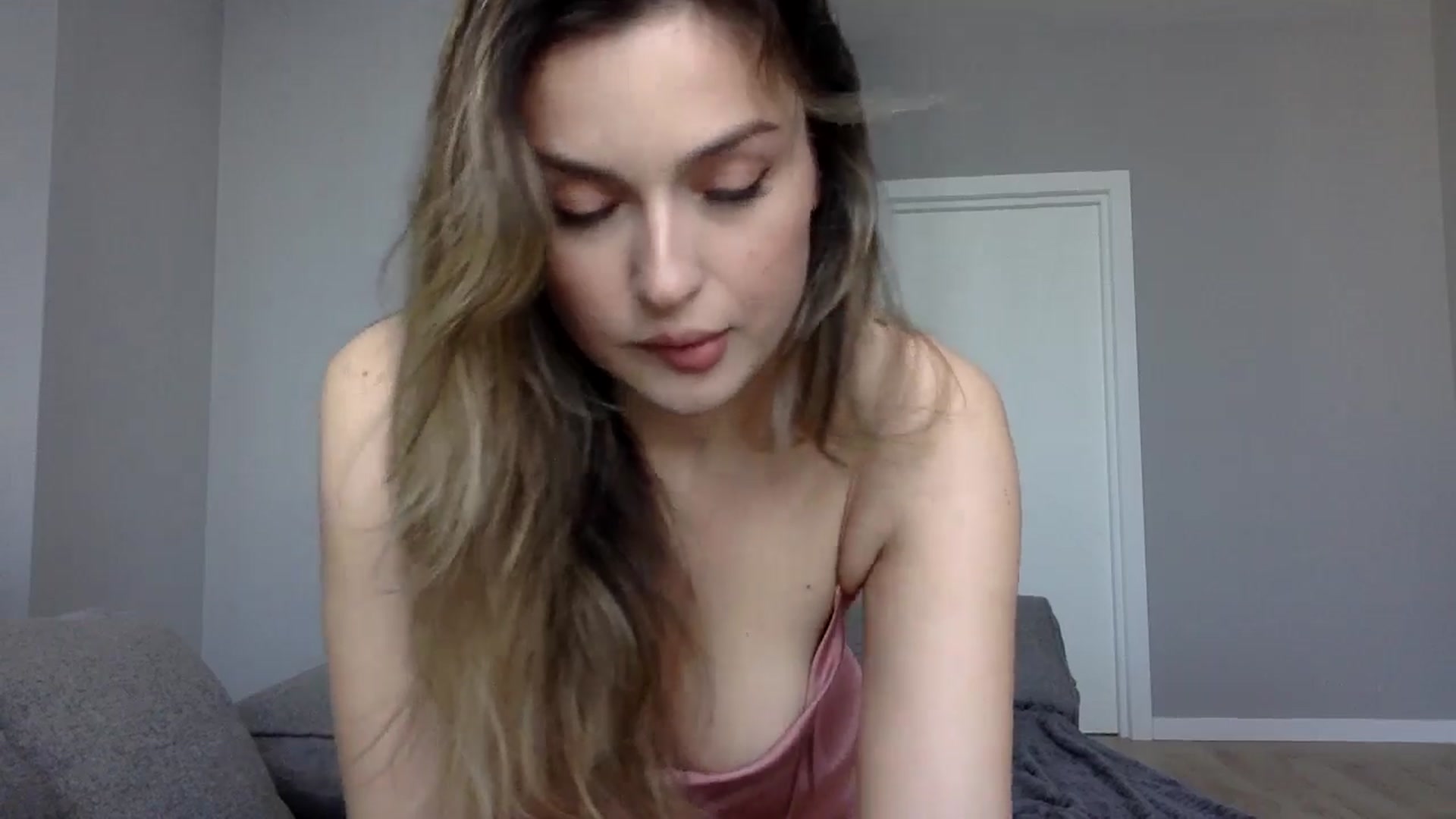 Gallery image thumbnail from SindiMoon's myfreecams stream on, 10/24/2024, 11:47 image 6 of 20