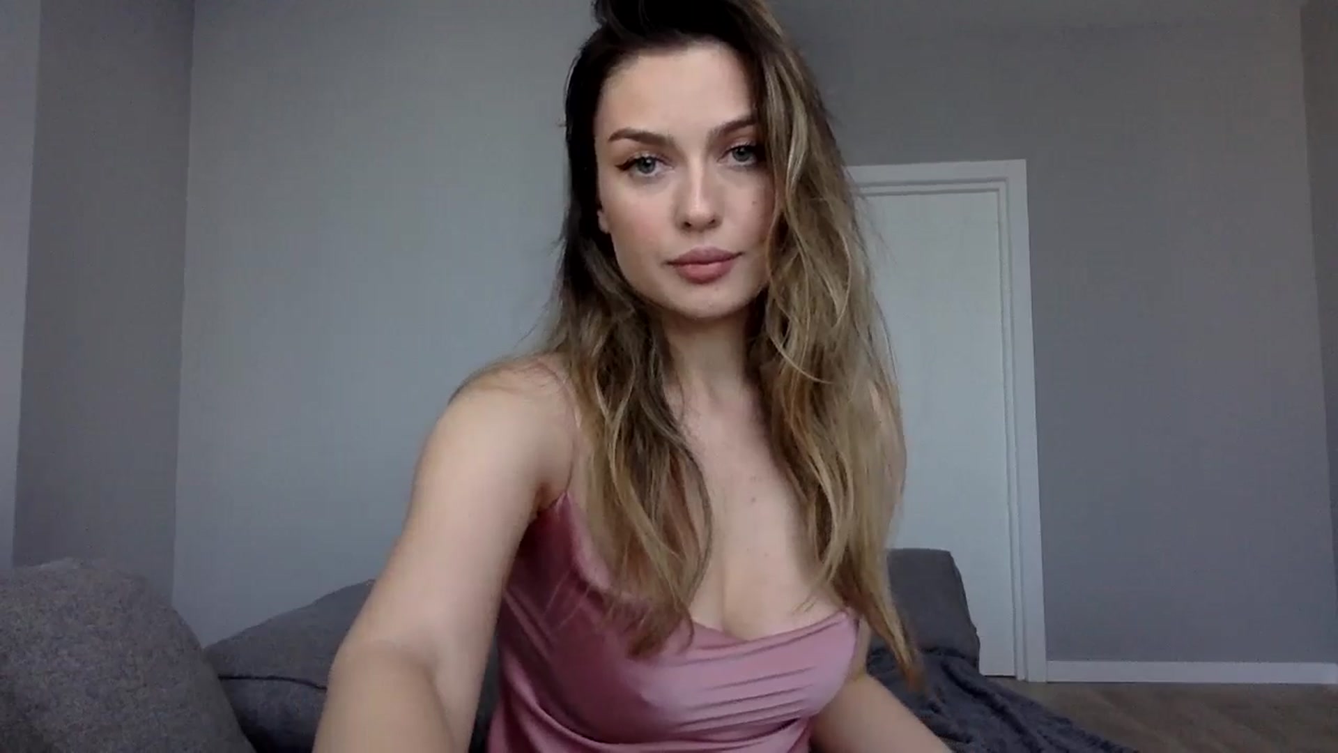 Gallery image thumbnail from SindiMoon's myfreecams stream on, 10/24/2024, 11:47 image 12 of 20