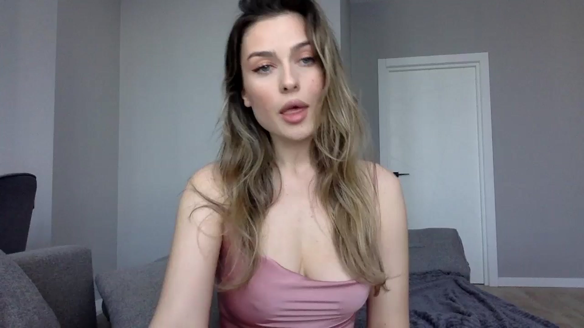 Gallery image thumbnail from SindiMoon's myfreecams stream on, 10/24/2024, 12:25 image 1 of 20