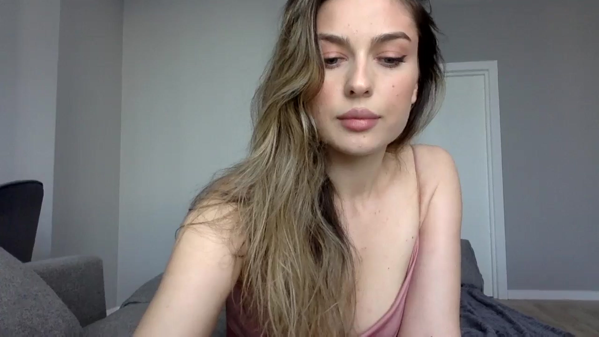 Gallery image thumbnail from SindiMoon's myfreecams stream on, 10/24/2024, 12:57 image 17 of 20