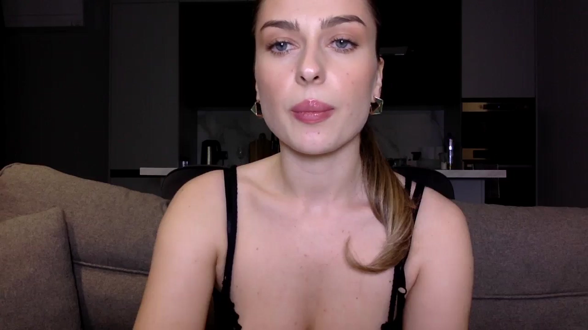 Gallery image thumbnail from SindiMoon's myfreecams stream on, 10/28/2024, 23:04 image 17 of 20