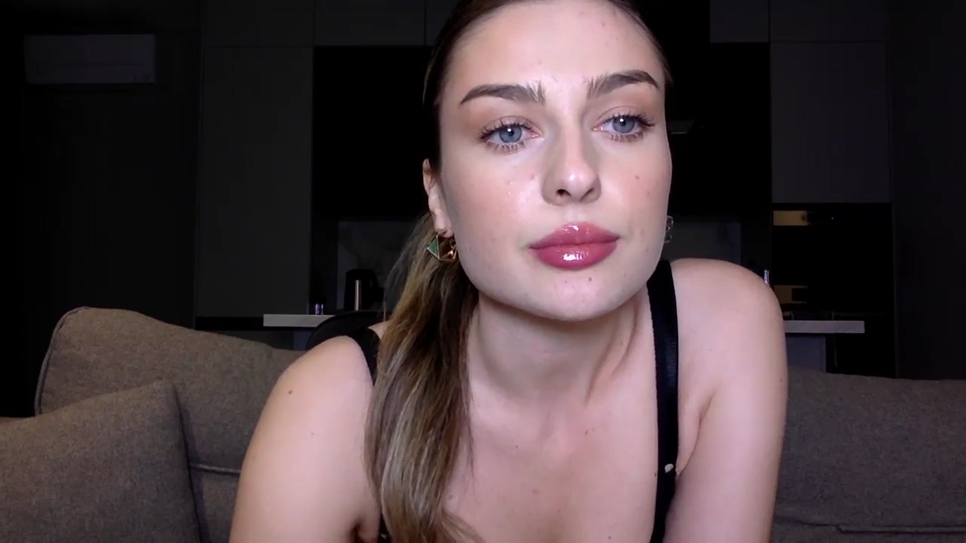 Gallery image thumbnail from SindiMoon's myfreecams stream on, 10/28/2024, 23:04 image 3 of 20