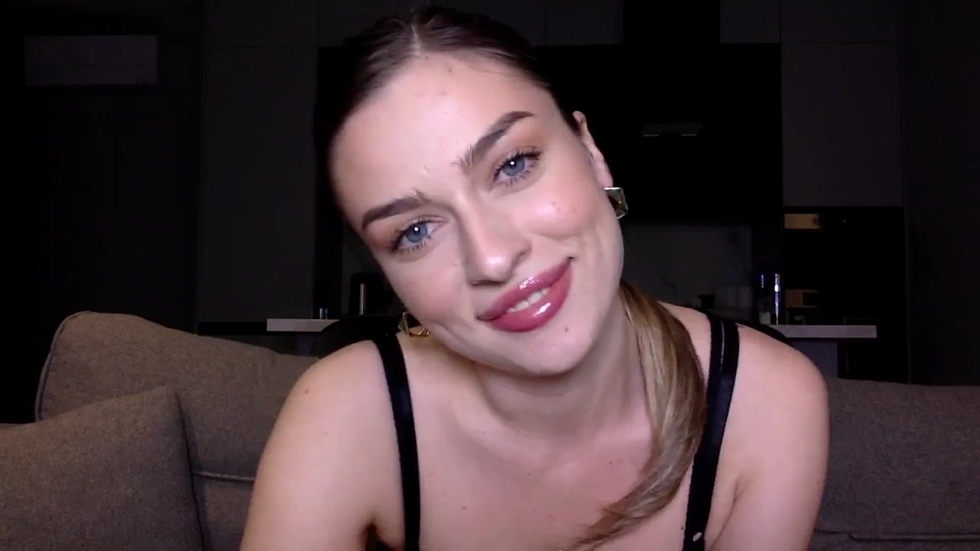 Gallery image thumbnail from SindiMoon's myfreecams stream on, 10/28/2024, 23:04 image 4 of 20