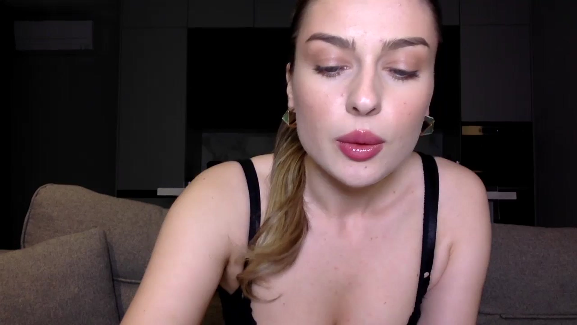 Gallery image thumbnail from SindiMoon's myfreecams stream on, 10/28/2024, 23:04 image 2 of 20