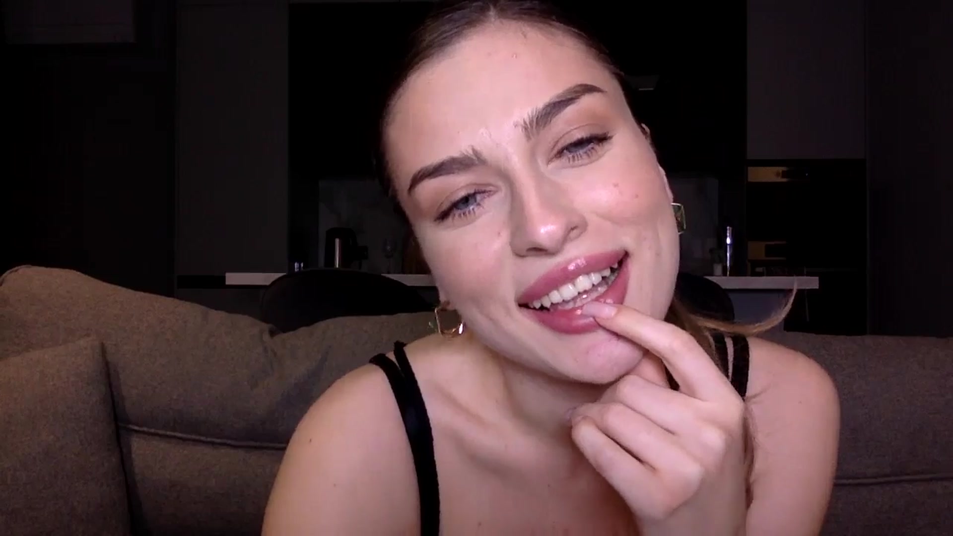 Gallery image thumbnail from SindiMoon's myfreecams stream on, 10/28/2024, 23:04 image 18 of 20