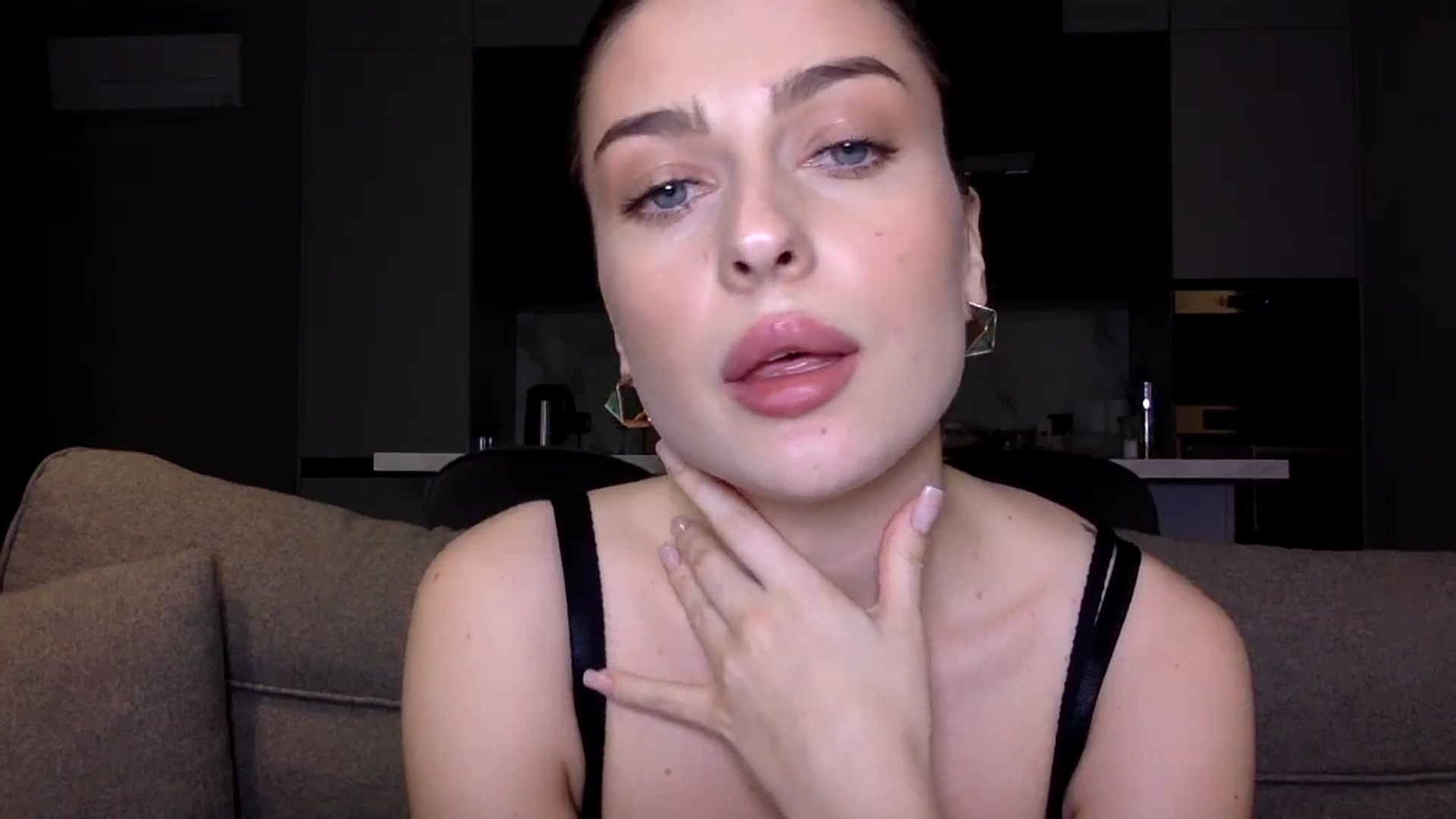Gallery image thumbnail from SindiMoon's myfreecams stream on, 10/28/2024, 23:47 image 11 of 20