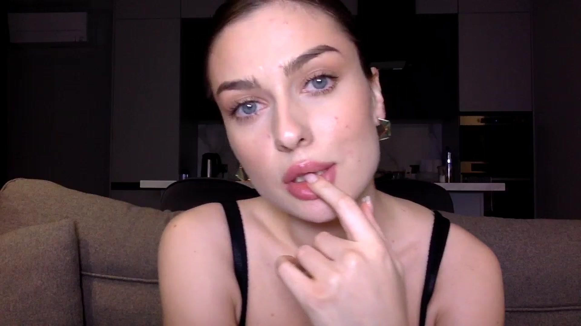 Gallery image thumbnail from SindiMoon's myfreecams stream on, 10/28/2024, 23:47 image 3 of 20
