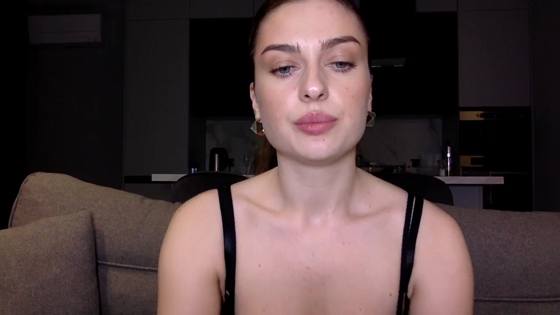 Gallery image thumbnail from SindiMoon's myfreecams stream on, 10/28/2024, 23:47 image 14 of 20