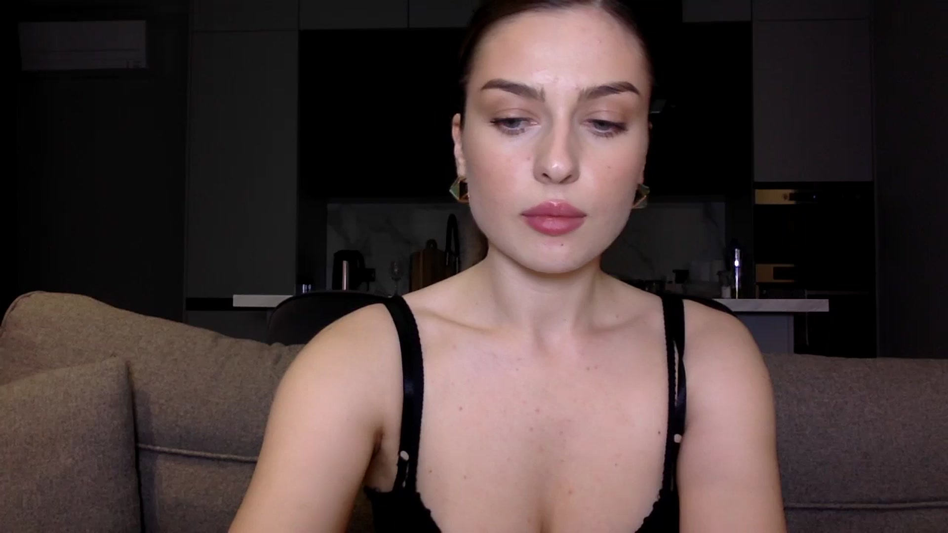 Gallery image thumbnail from SindiMoon's myfreecams stream on, 10/28/2024, 23:47 image 6 of 20