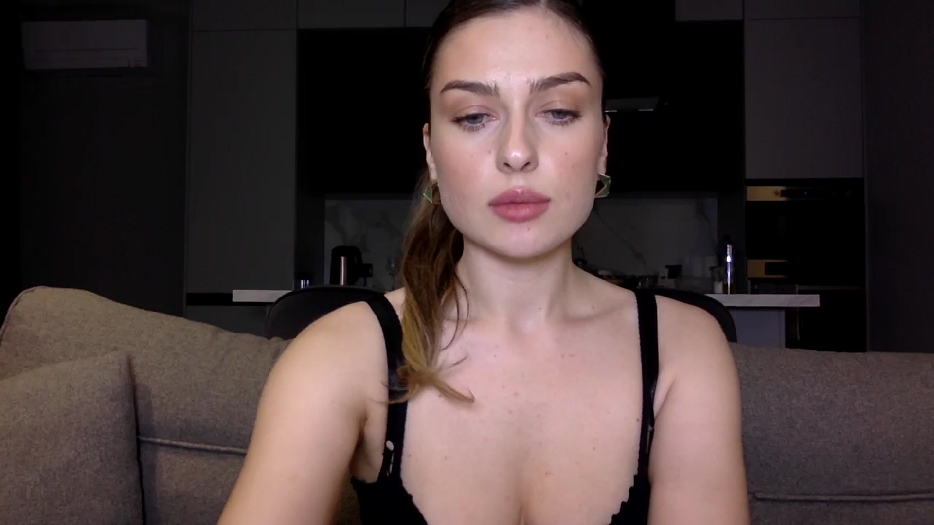 Gallery image thumbnail from SindiMoon's myfreecams stream on, 10/28/2024, 23:47 image 8 of 20