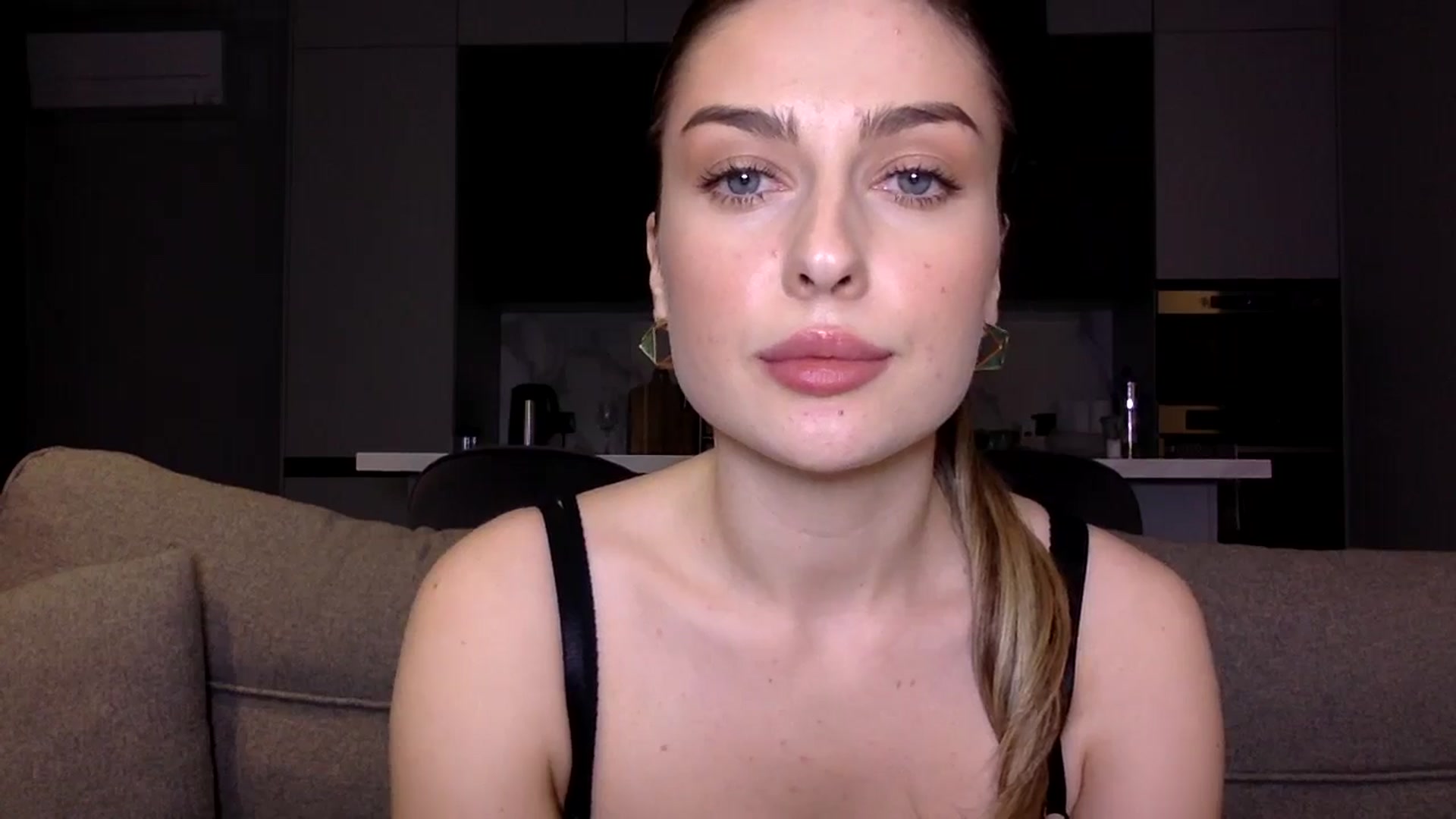 Gallery image thumbnail from SindiMoon's myfreecams stream on, 10/28/2024, 23:47 image 4 of 20