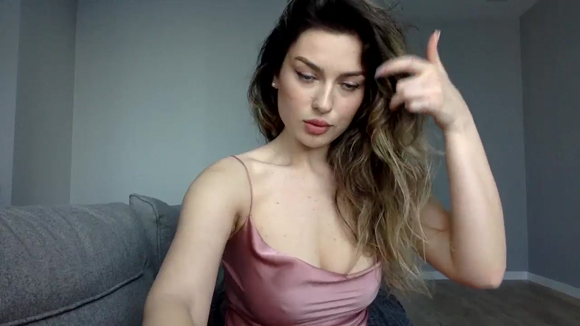 Gallery image thumbnail from SindiMoon's myfreecams stream on, 10/29/2024, 12:40 image 17 of 20
