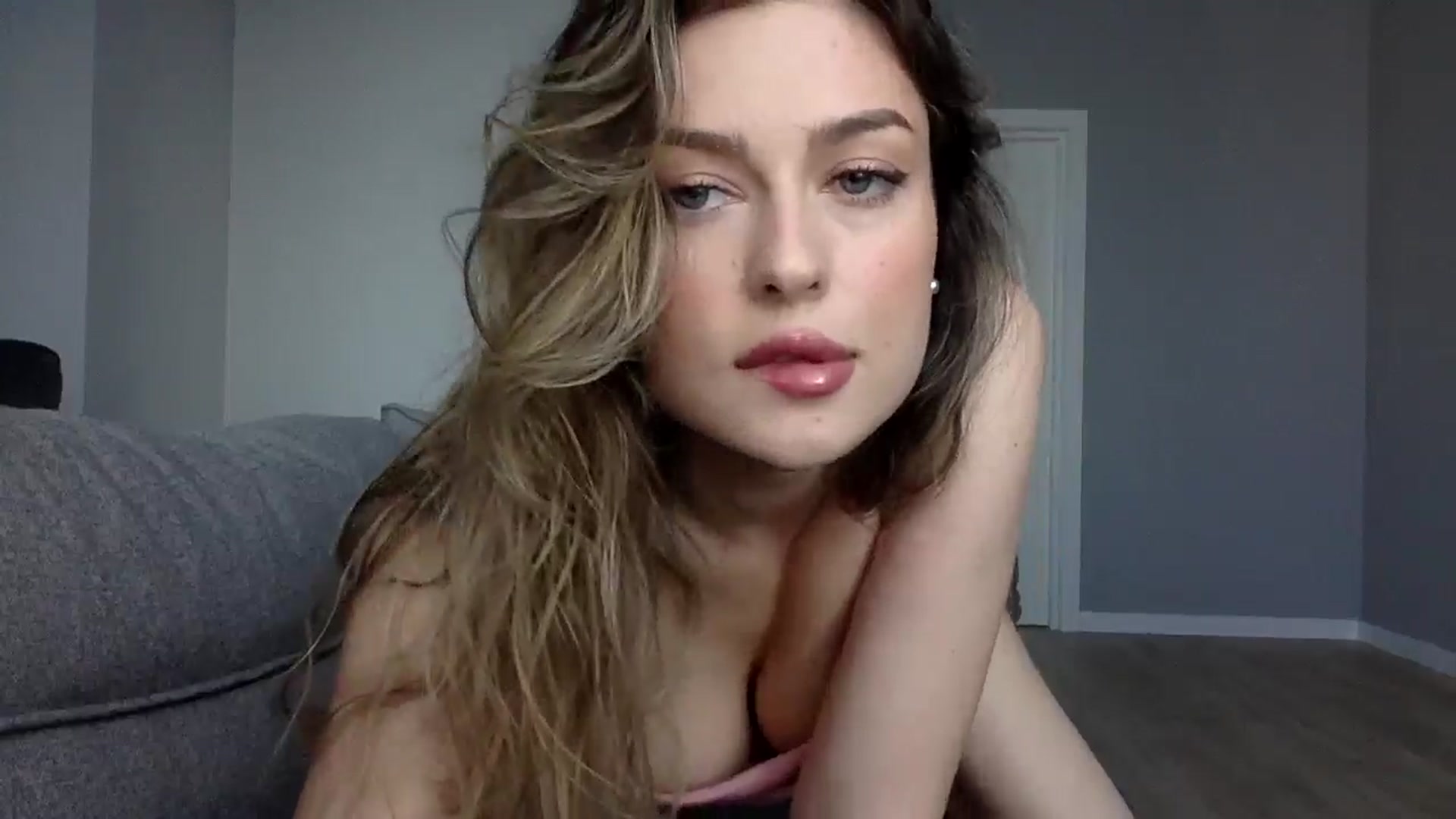 Gallery image thumbnail from SindiMoon's myfreecams stream on, 10/29/2024, 12:40 image 7 of 20