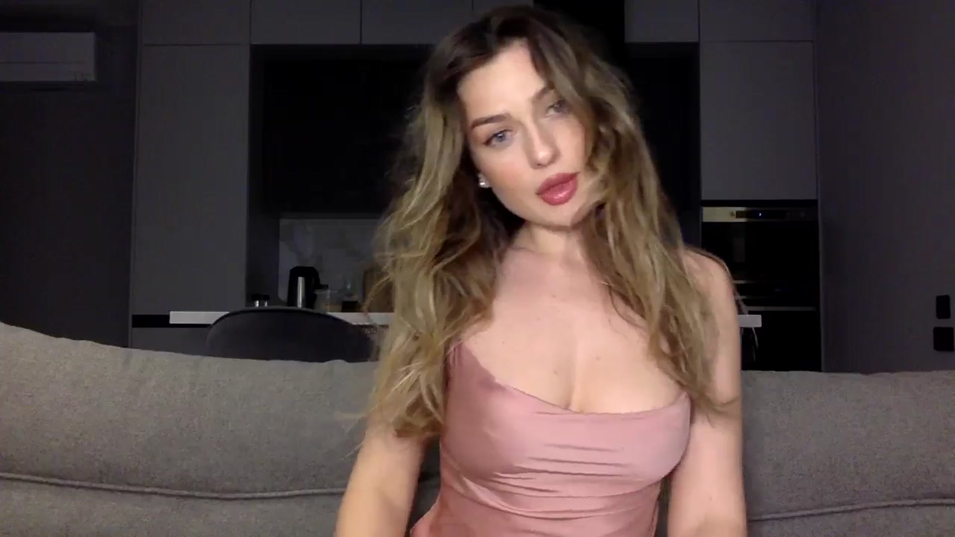 Gallery image thumbnail from SindiMoon's myfreecams stream on, 10/29/2024, 21:25 image 8 of 20