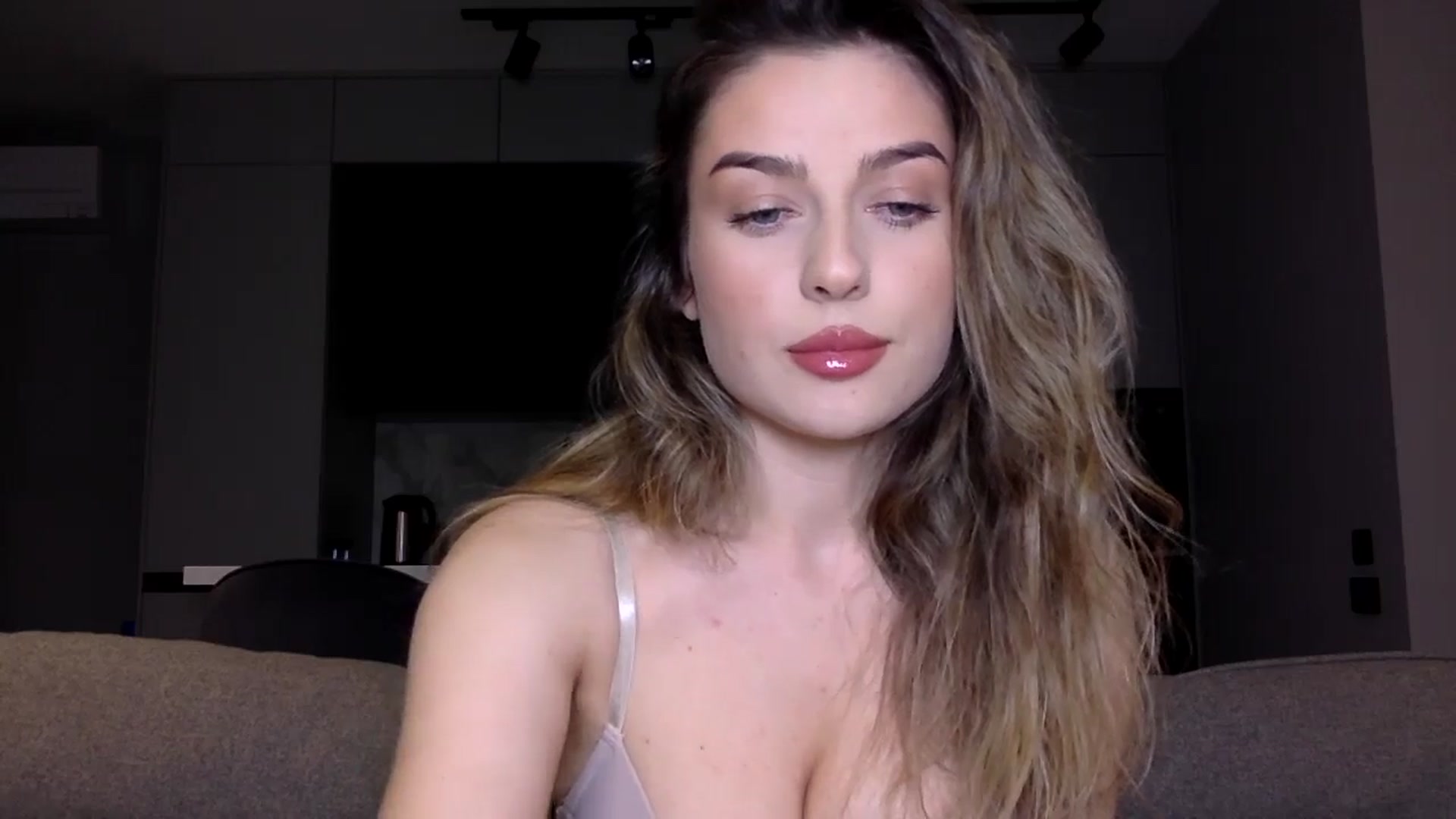 Gallery image thumbnail from SindiMoon's myfreecams stream on, 11/05/2024, 21:46 image 16 of 20