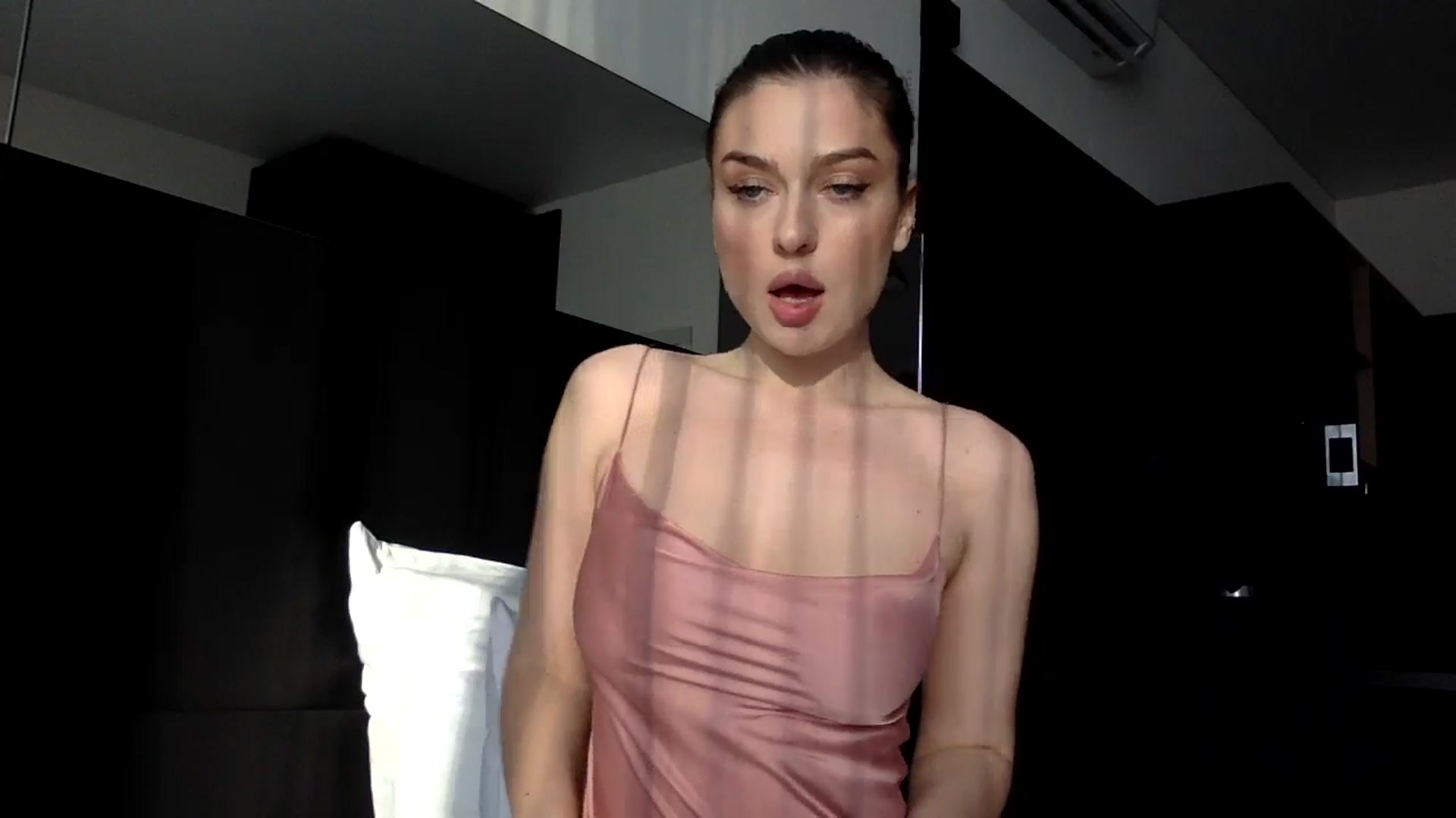 Gallery image thumbnail from SindiMoon's myfreecams stream on, 11/19/2024, 13:27 image 12 of 20