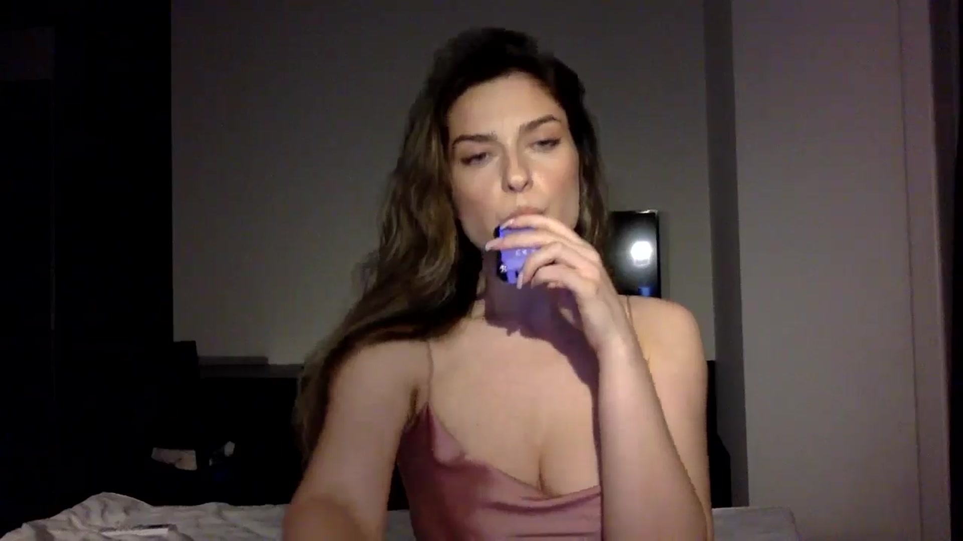 Gallery image thumbnail from SindiMoon's myfreecams stream on, 11/19/2024, 15:34 image 17 of 20