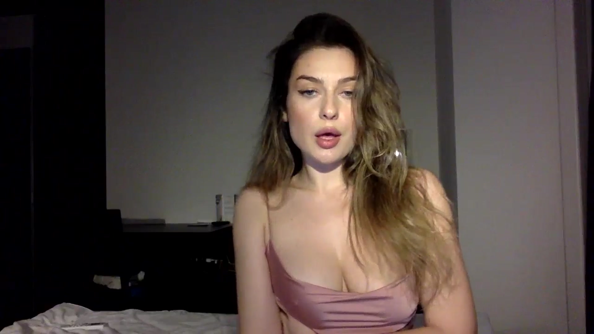 Gallery image thumbnail from SindiMoon's myfreecams stream on, 11/19/2024, 15:34 image 5 of 20