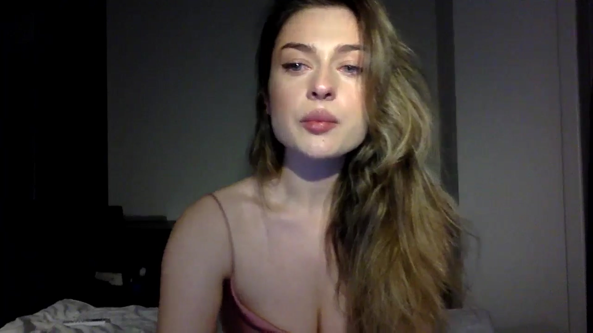 Gallery image thumbnail from SindiMoon's myfreecams stream on, 11/19/2024, 15:34 image 19 of 20