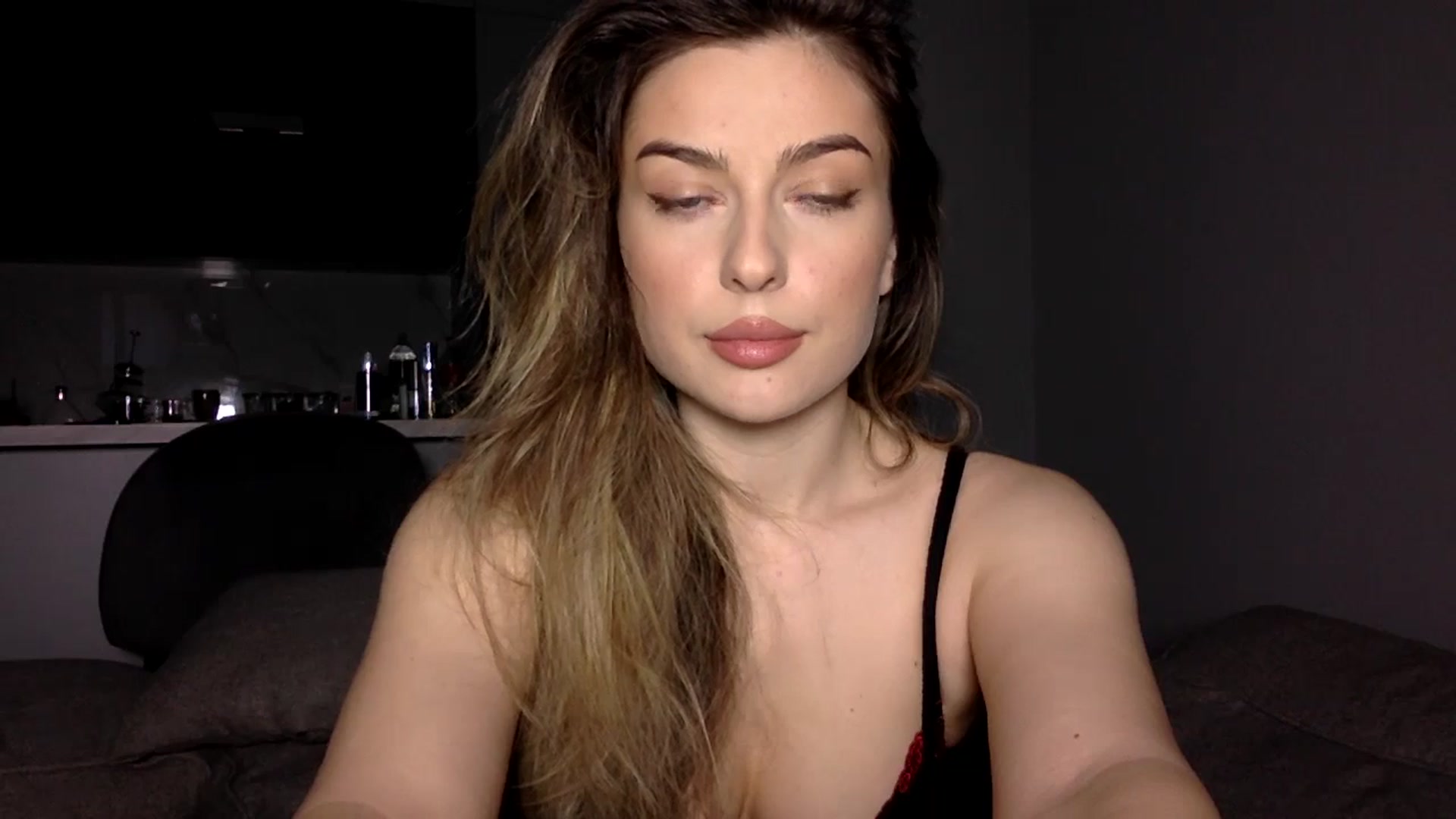 Gallery image thumbnail from SindiMoon's myfreecams stream on, 11/21/2024, 12:39 image 16 of 20