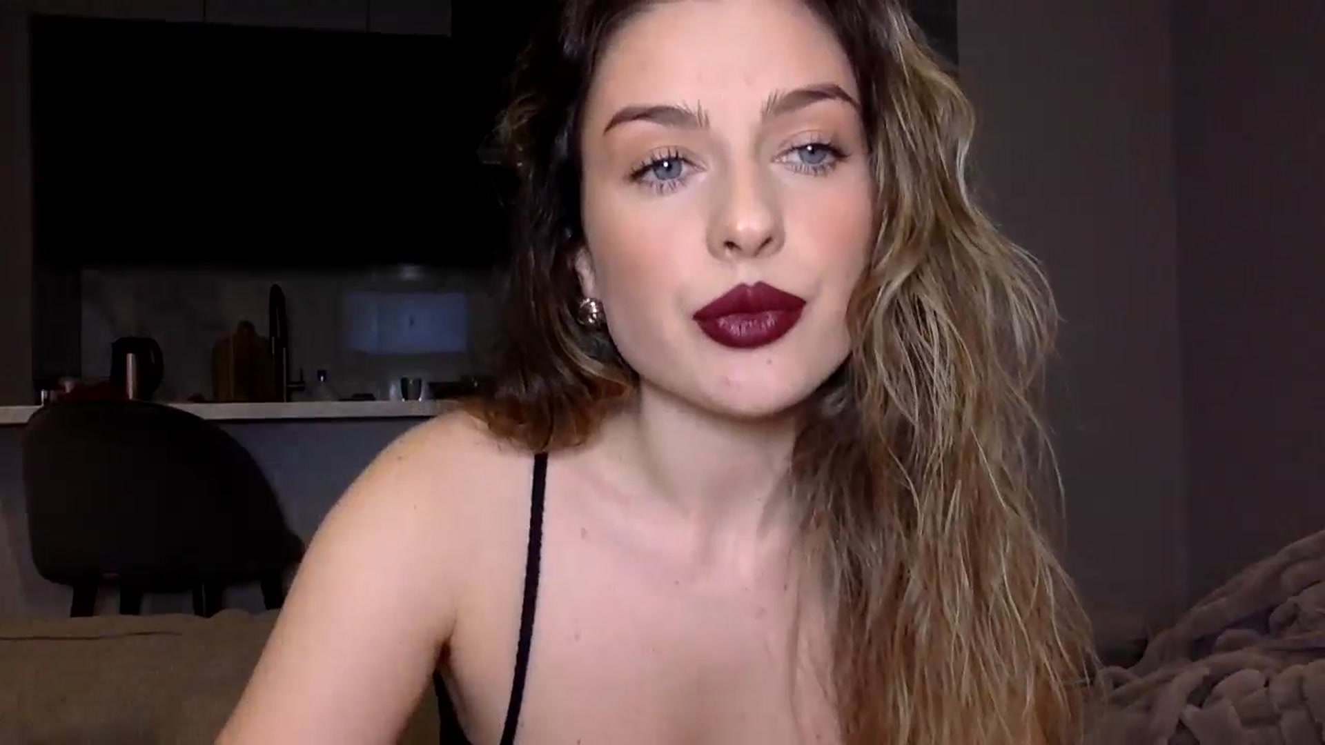 Gallery image thumbnail from SindiMoon's myfreecams stream on, 11/25/2024, 21:33 image 11 of 20