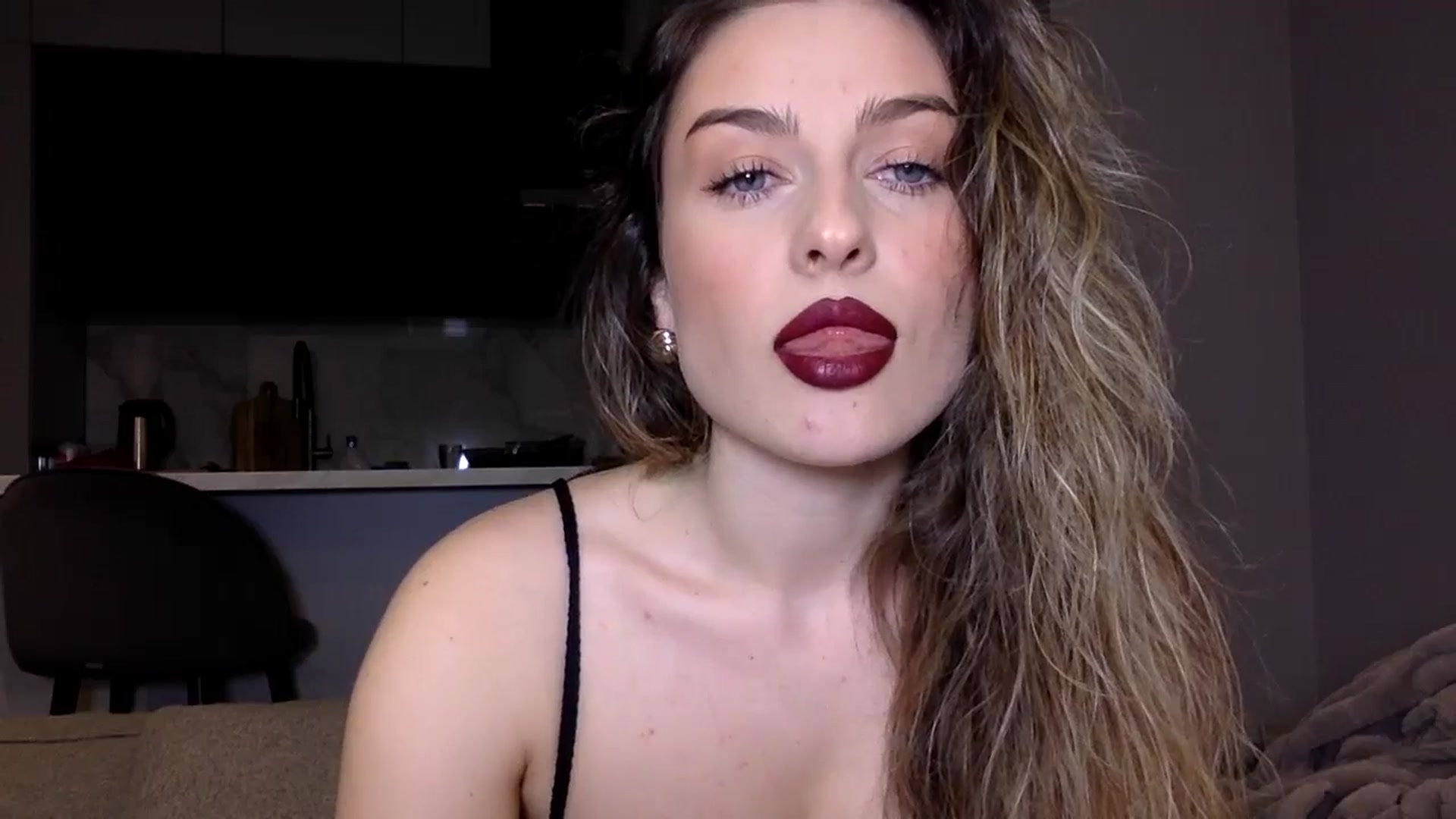 Gallery image thumbnail from SindiMoon's myfreecams stream on, 11/25/2024, 21:33 image 5 of 20