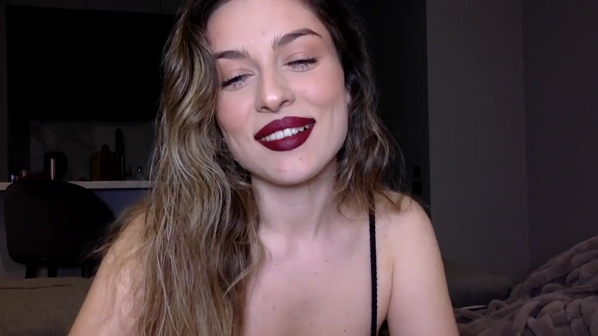 Gallery image thumbnail from SindiMoon's myfreecams stream on, 11/25/2024, 21:33 image 17 of 20
