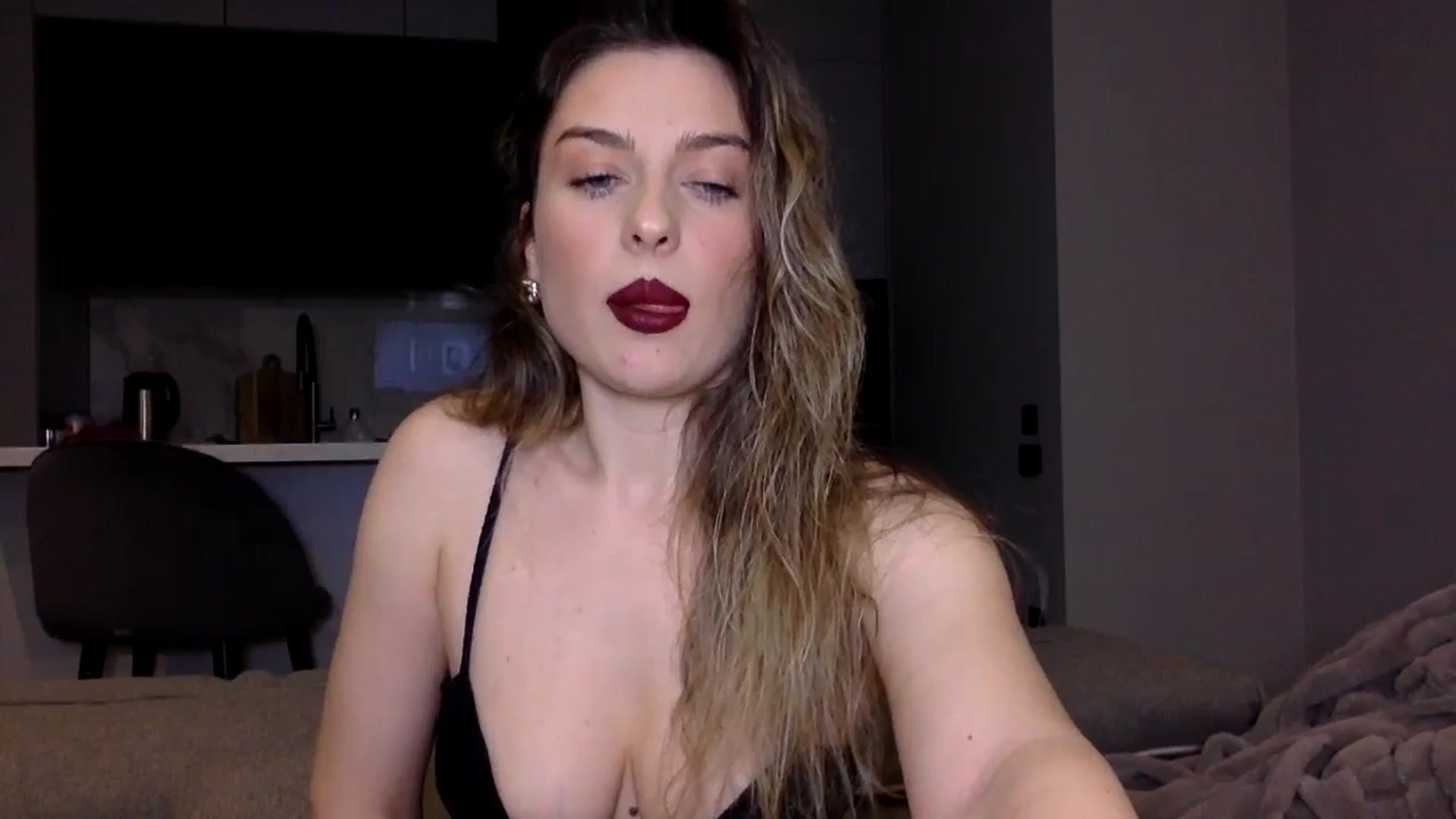 Gallery image thumbnail from SindiMoon's myfreecams stream on, 11/25/2024, 21:33 image 12 of 20