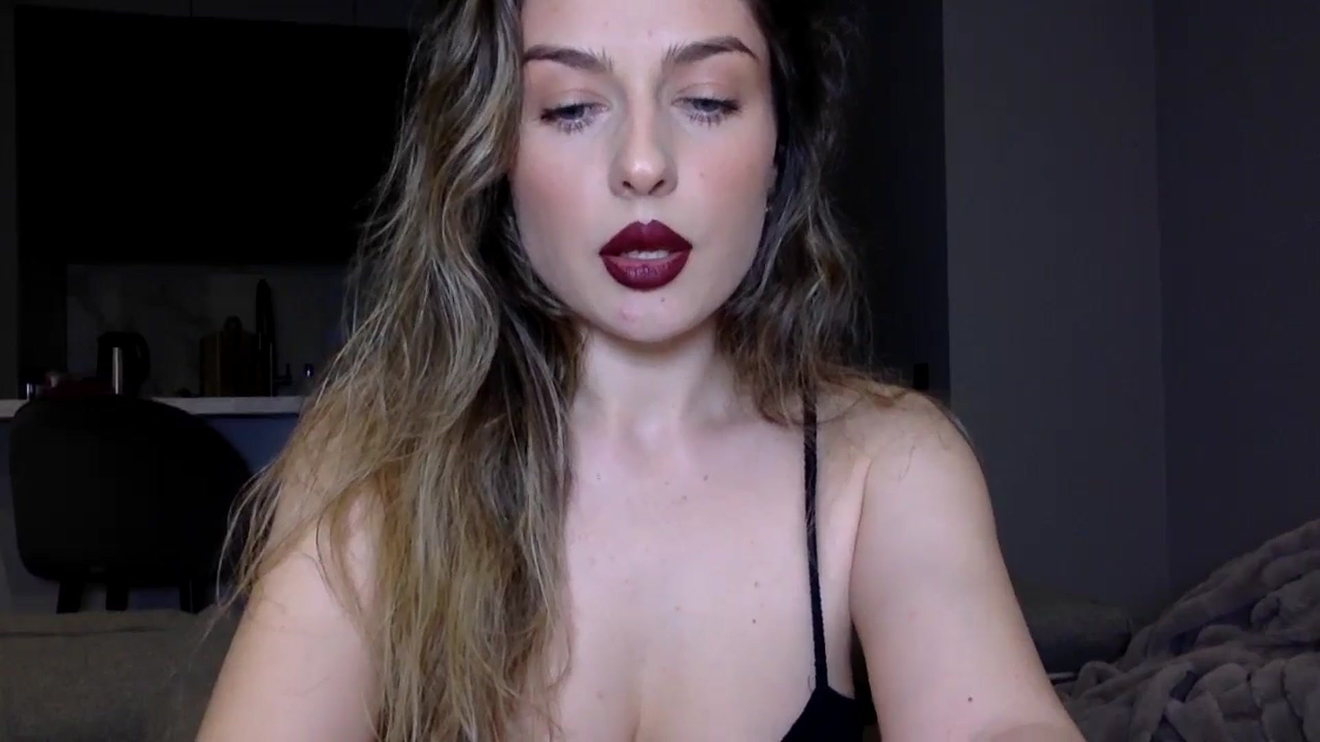 Gallery image thumbnail from SindiMoon's myfreecams stream on, 11/25/2024, 21:33 image 19 of 20