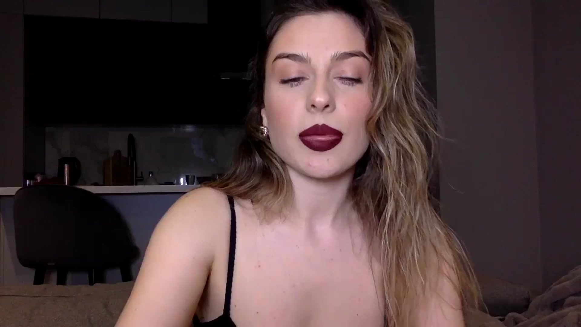 Gallery image thumbnail from SindiMoon's myfreecams stream on, 11/25/2024, 22:04 image 15 of 20
