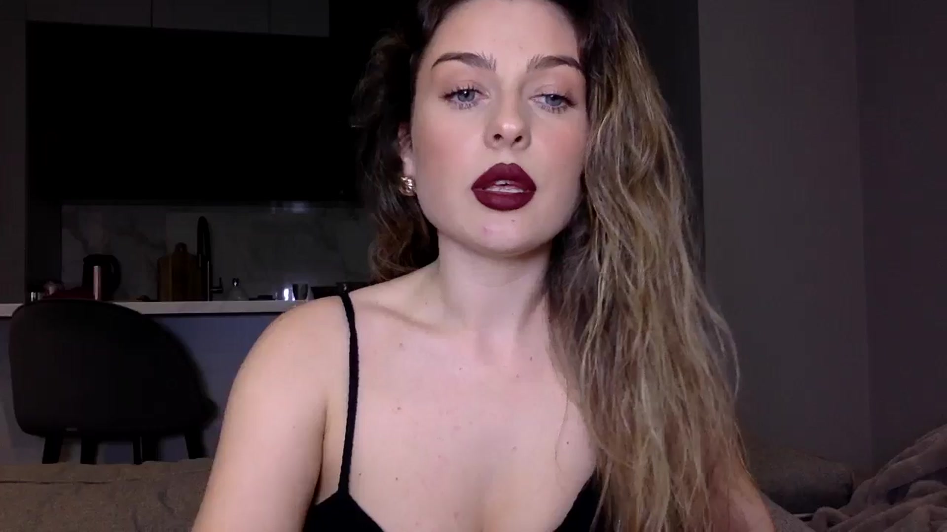 Gallery image thumbnail from SindiMoon's myfreecams stream on, 11/25/2024, 22:04 image 7 of 20