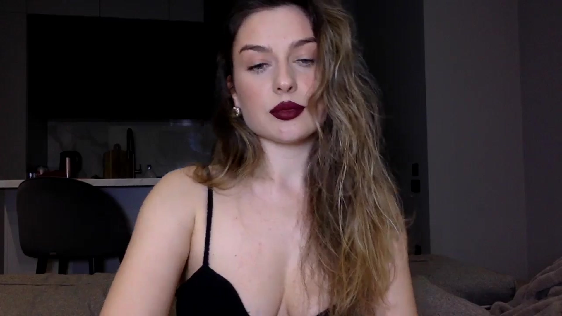 Gallery image thumbnail from SindiMoon's myfreecams stream on, 11/25/2024, 22:04 image 18 of 20
