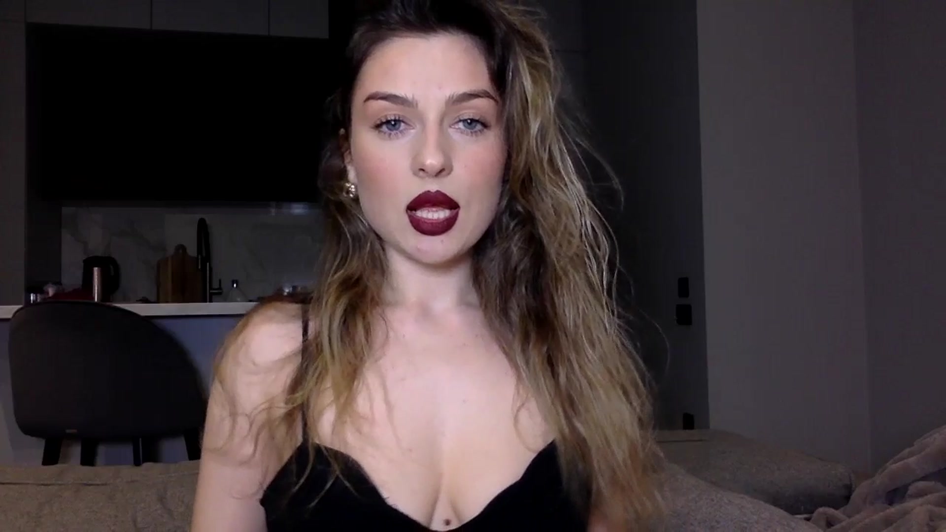 Gallery image thumbnail from SindiMoon's myfreecams stream on, 11/25/2024, 22:04 image 4 of 20