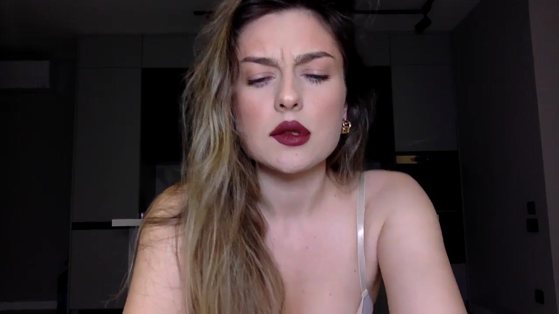 Gallery image thumbnail from SindiMoon's myfreecams stream on, 11/26/2024, 21:18 image 9 of 20