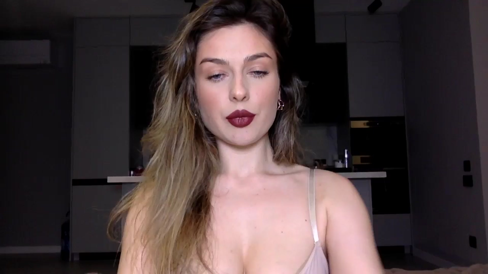 Gallery image thumbnail from SindiMoon's myfreecams stream on, 11/26/2024, 21:18 image 16 of 20