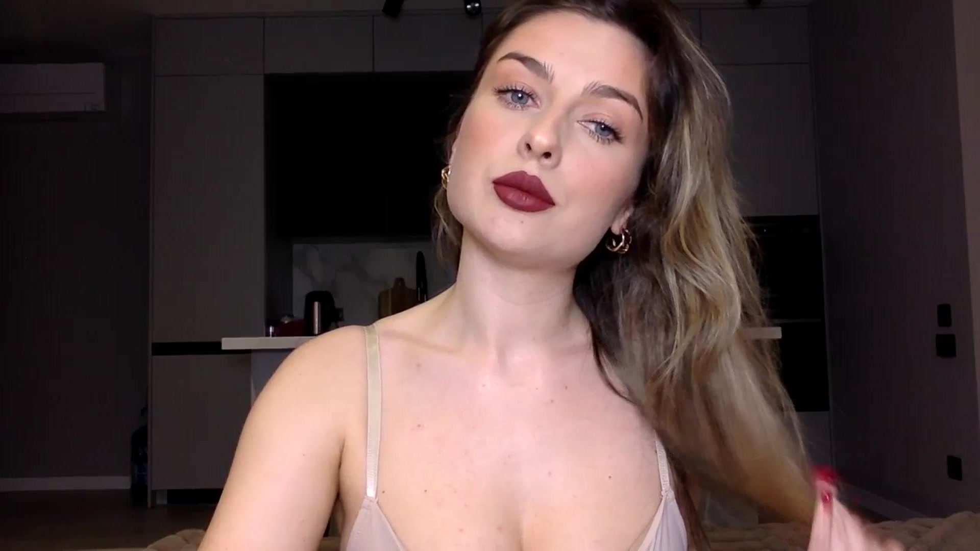 Gallery image thumbnail from SindiMoon's myfreecams stream on, 11/26/2024, 21:18 image 19 of 20