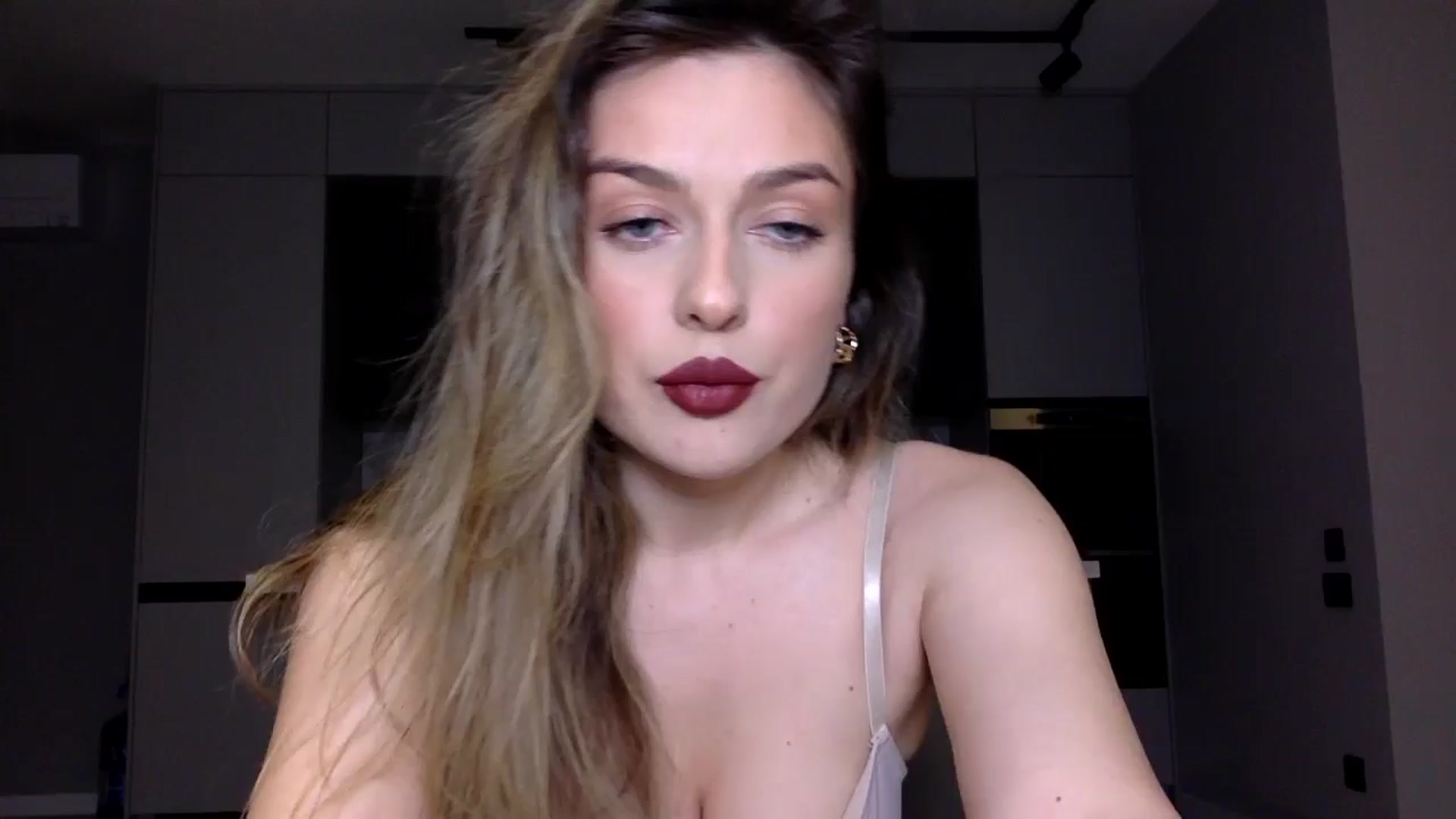 Gallery image thumbnail from SindiMoon's myfreecams stream on, 11/26/2024, 21:18 image 15 of 20